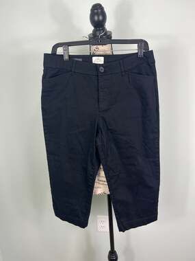 St. John's Bay Black Capri Pants